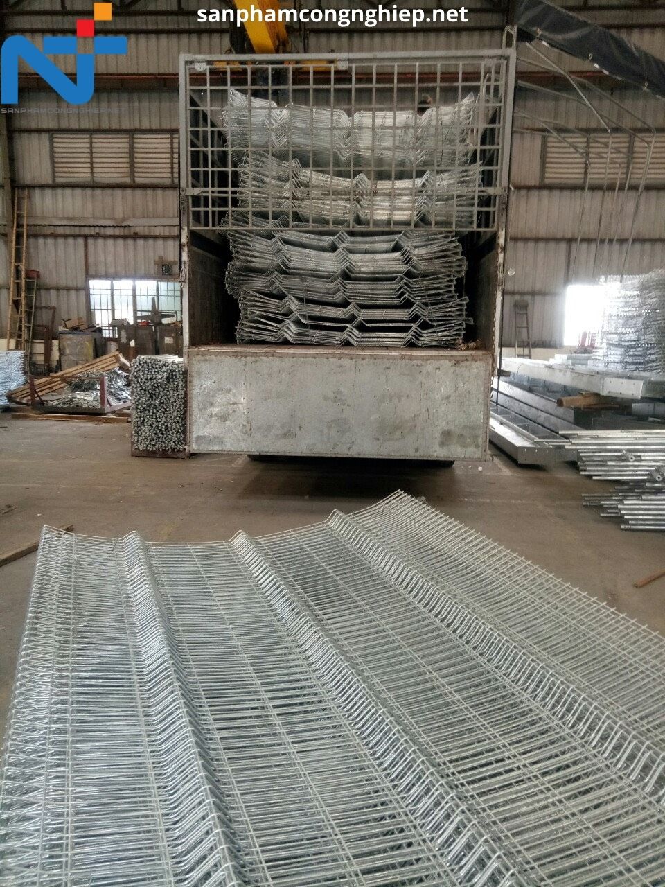 sản xuất hàng rào lưới thép theo yêu cầu 