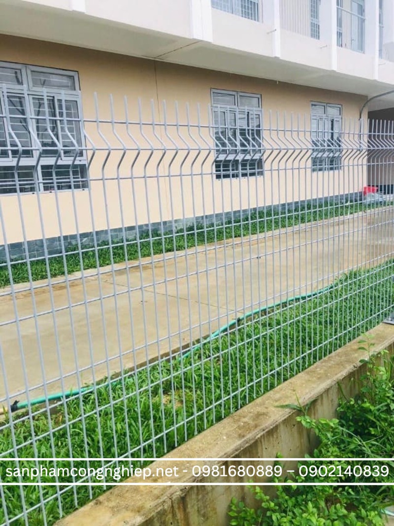 Hàng rào thép chấn sóng mạ kẽm