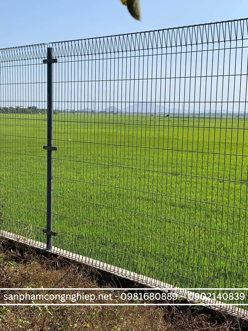 Hàng rào lưới sắt gấp tam giác sơn tĩnh điện