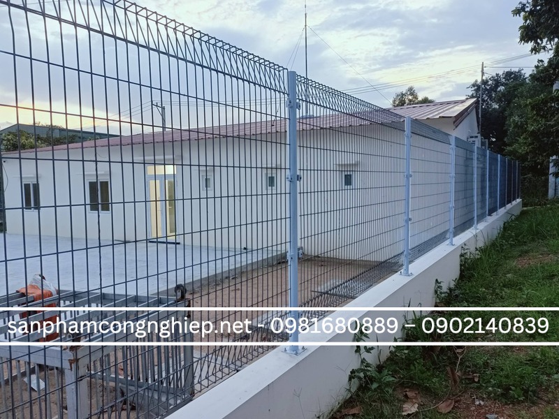 Hàng rào lưới thép gấp tam giác sơn tĩnh điện